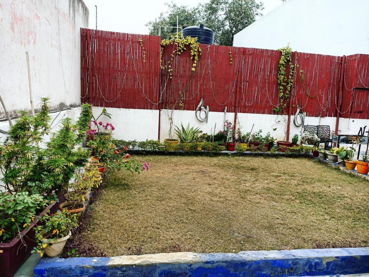 The Desire Hostel New Delhi Exterior photo